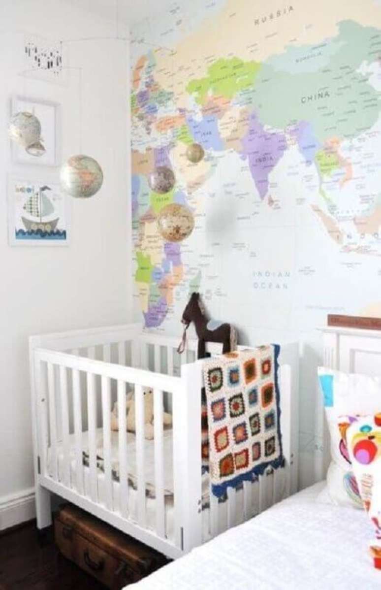 43. Estampa de mapa colorido para papel de parede para quarto de beb&ecirc; &ndash; Foto: Pinterest