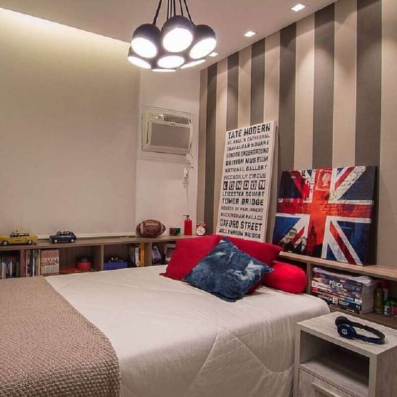 58. Papel de parede com listras para decora&ccedil;&atilde;o de quarto masculino cinza &ndash; Foto: Home Fashion Trend