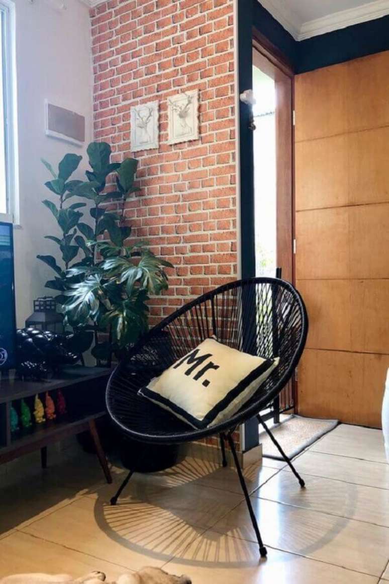 46. Hall de entrada decorado com papel de parede tijolinho &ndash; Foto: Papel Decor