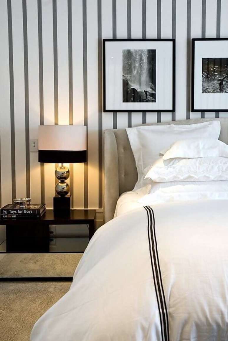 87. Papel de parede para quarto de casal clean branco e cinza &ndash; Foto: MMP Movelaria