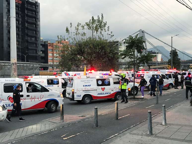 Profissionais de saúde protestam em carreata de ambulâncias em Bogotá
01/04/2020
REUTERS/Nelson Bocanegra