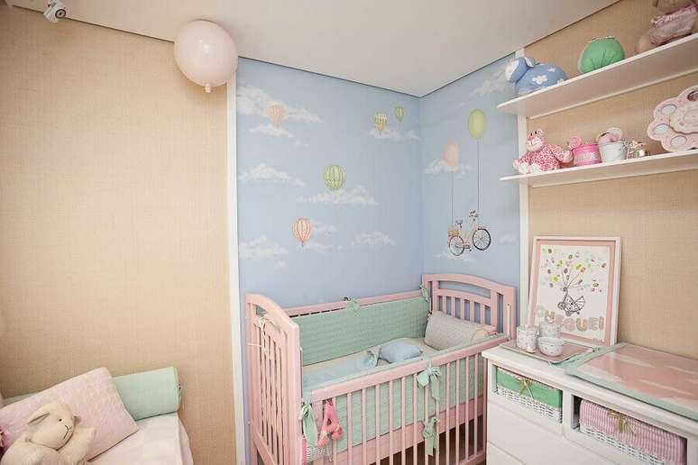 105. Decora&ccedil;&atilde;o l&uacute;dica para quarto de beb&ecirc; com papel de parede infantil &ndash; Foto: MeX Quarto de Beb&ecirc;