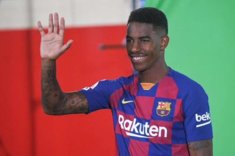 Junior Firpo está próximo de uma saída do Barcelona (Foto: Reprodução)