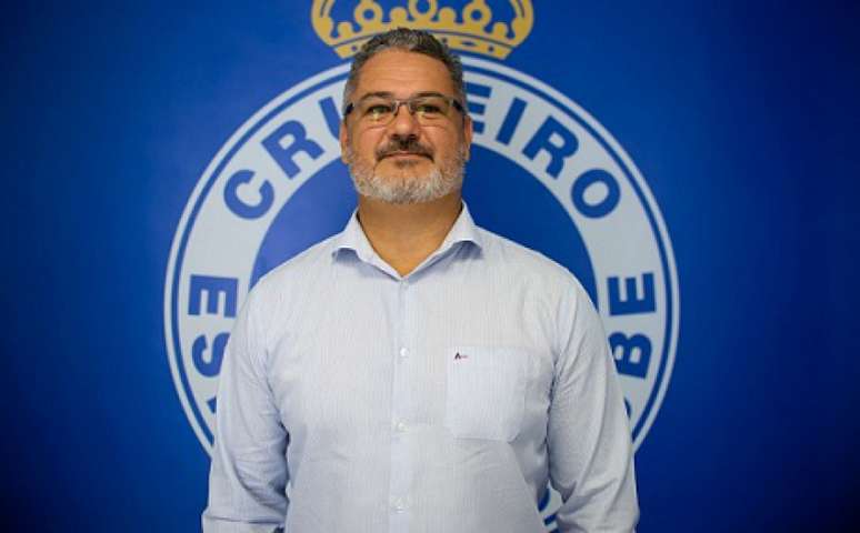 Micale tocou na "ferida" da saída de Rogério Ceni e criticou a forma que o elenco celeste se portou na situação-(Bruno Haddad/Cruzeiro)