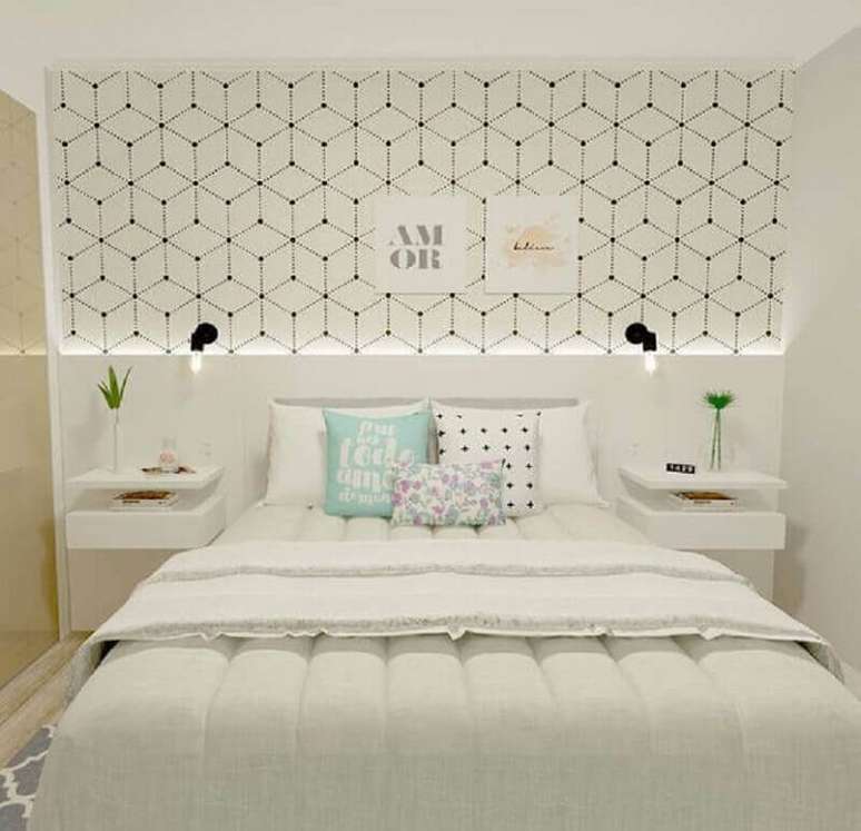 39. Decora&ccedil;&atilde;o minimalista para quarto com papel de parede branco e preto &ndash; Foto: Pinterest