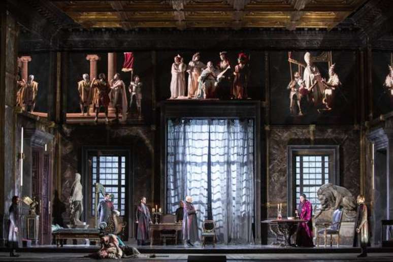 Opéra Tosca abriu temporada no teatro Scala