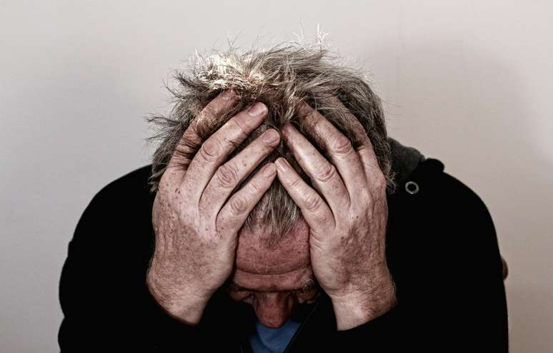 Dores físicas também podem ser sintomas da privação social durante a quarentena
