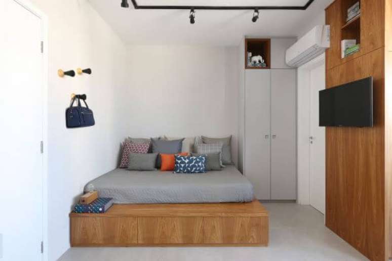 74. Quarto com painel para tv pequeno &ndash; Projeto: ACfarquitetura