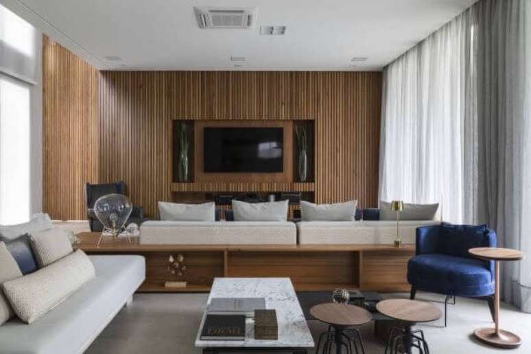 76. Sala de estar com ambientes modernos integrados – Projeto: Alex Bonilha