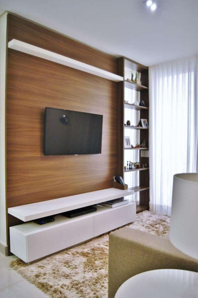 11. Painel de madeira para tv &ndash; Projeto: Priscila Fernandes