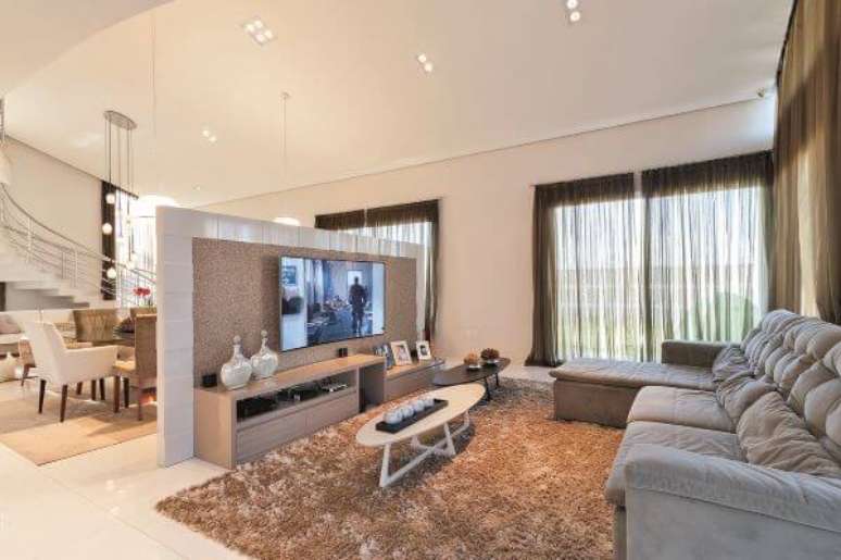 14. O painel para tv é um dos móveis indispensáveis para sua casa – Projeto: Manoela Lustosa