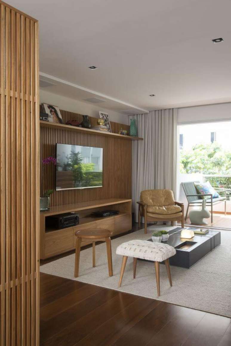 37. Painel para tv de madeira &ndash; Via: Pinterest