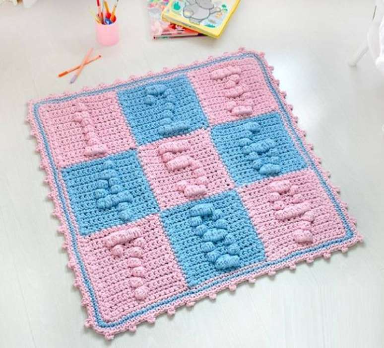 16. O tapete infantil aliado a um tapete de atividades traz o estilo necess&aacute;rio para uma crian&ccedil;a &ndash; Foto: Big Tudo Artesanato