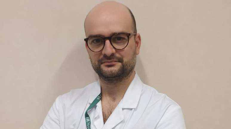 Antonio Messina trabalha na UTI de um hospital em Milão