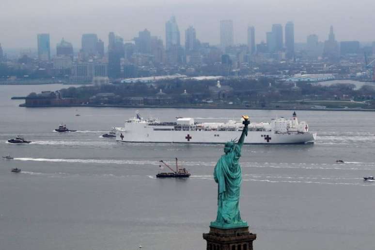 Navio USS Comfort é um hospital flutuante com mil leitos