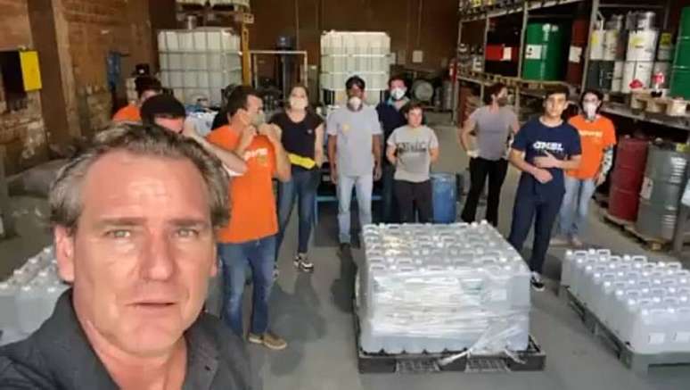 Alexis Fonteyne divulga que adaptou sua fábrica para produzir álcool em gel