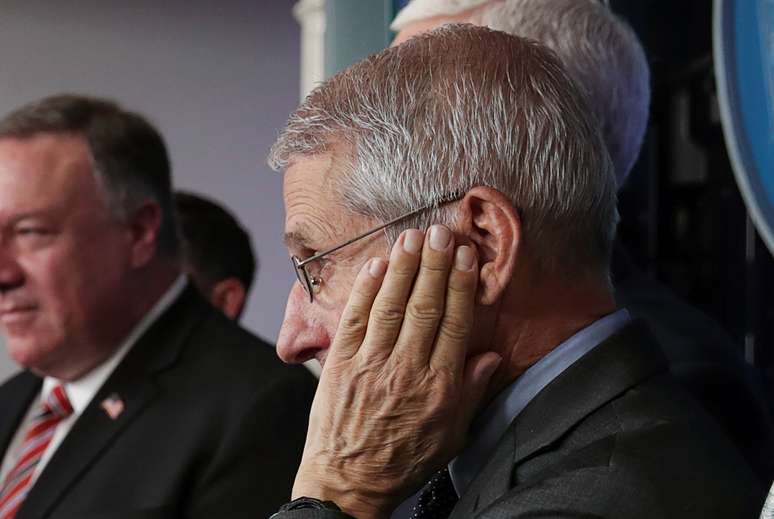 O diretor do Instituto Nacional de Alergia e Doenças Infecciosas, Anthony Fauci, participa do briefing diário da força-tarefa do governo Trump sobre coronavírus na Casa Branca em Washington, EUA. REUTERS/Jonathan Ernst.