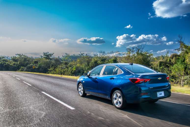 O novo Chevrolet Onix Plus faz 17,7 km/l na estrada com motor 1.0 aspirado.