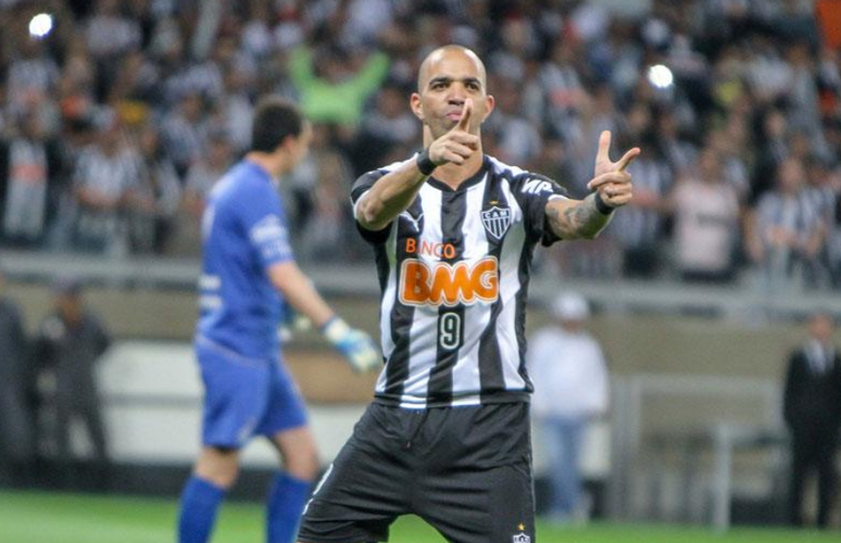 Retorno do ídolo Tardelli pode dificultar permanência de Ricardo Oliveira no Galo (Foto: Divulgação/CAM)