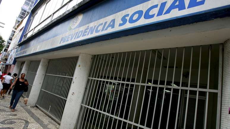 Lei que criou o aux&iacute;lio emergencial estabeleceu condi&ccedil;&otilde;es especiais para quem est&aacute; na fila do aux&iacute;lio-doen&ccedil;a durante a pandemia do coronav&iacute;rus