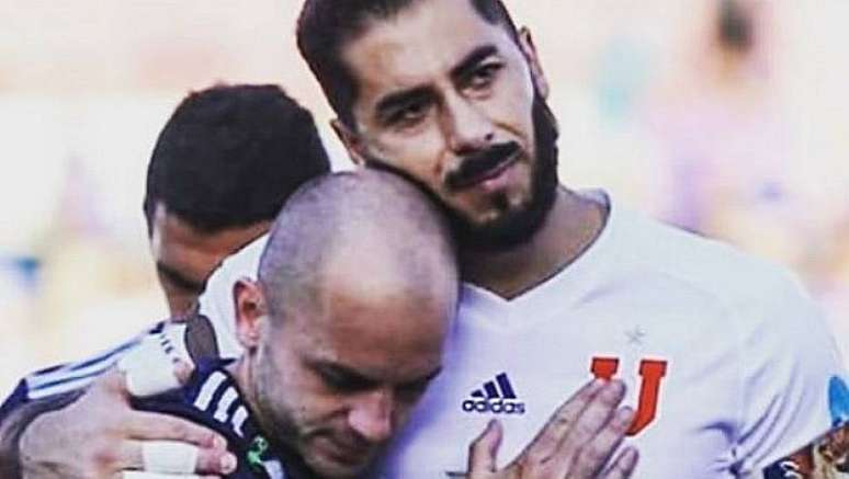 Morte da m&atilde;e de Johnny Herrera, ex-goleiro do Corinthians, entristece o Chile.