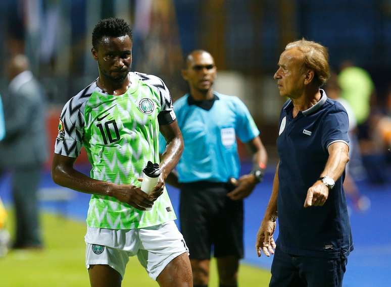 Obi Mikel em ação durante a Copa Africana de Nações, em 2009