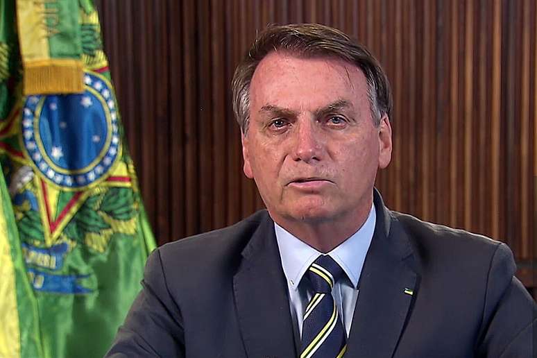 Presidente Jair Bolsonaro afirmou em pronunciamento que prefeitos não o consultaram para decretar quarentena