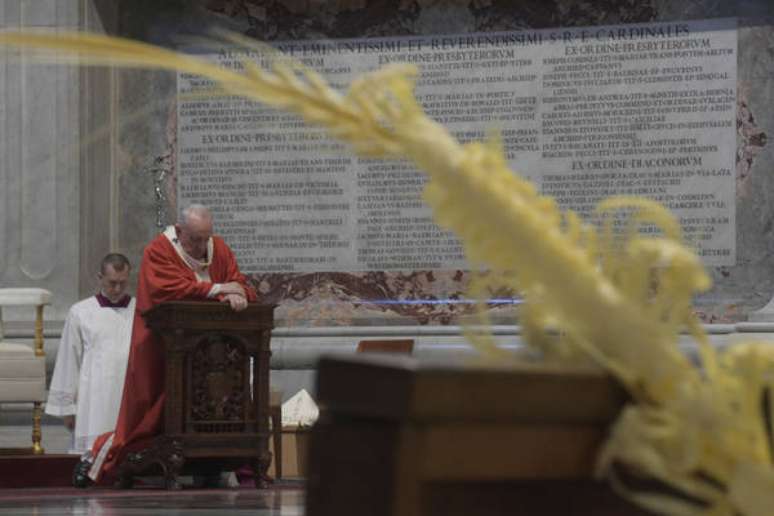 Pontífice celebrou missa de Ramos em igreja vazia neste domingo