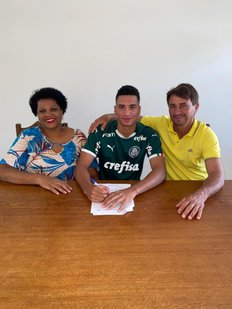 Henri, zagueiro e capitão do Sub-20 do Palmeiras renovou contrato até 2025 (Foto: Divulgação/Palmeiras)