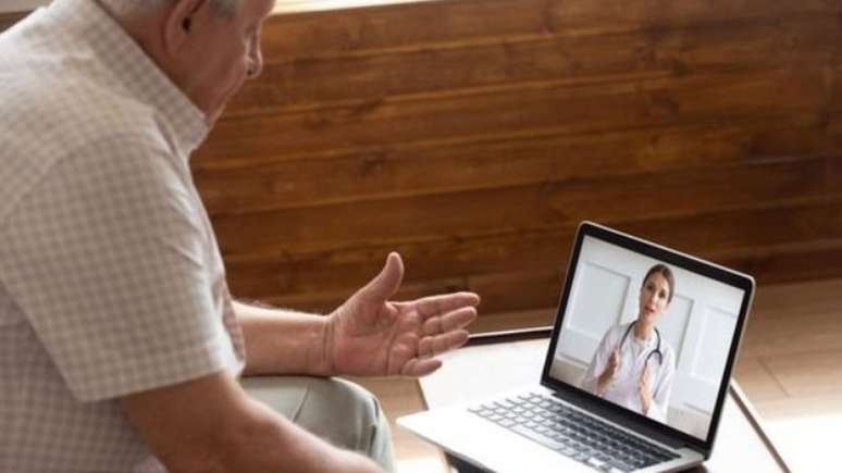 No consultório do especialista ouvido pela BBC, o número de pacientes com sintomas psicossomáticos está aumentando