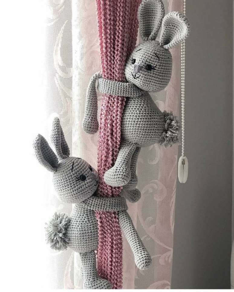 2. Prendedor de cortina infantil de amigurumi – Via: Pinterest