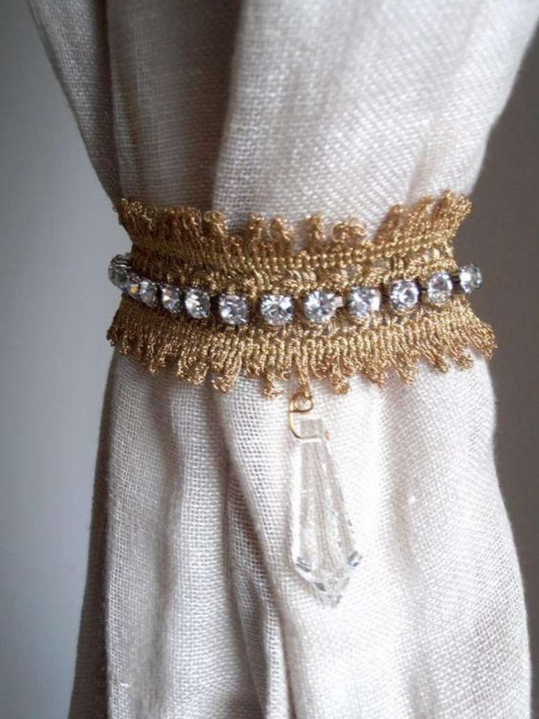 51. Prendedor de cozinha com pedraria &ndash; Via: Pinterest