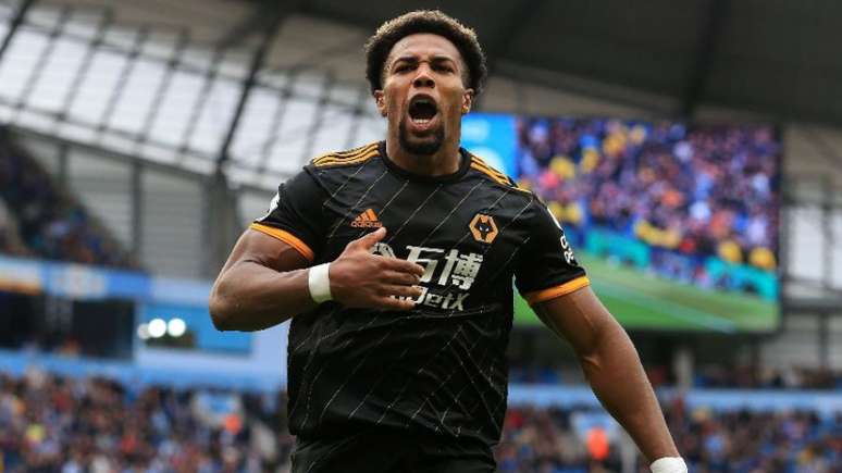 Adama Traoré fez grande temporada no Wolves (Foto: Lindsey Parnaby / AFP)