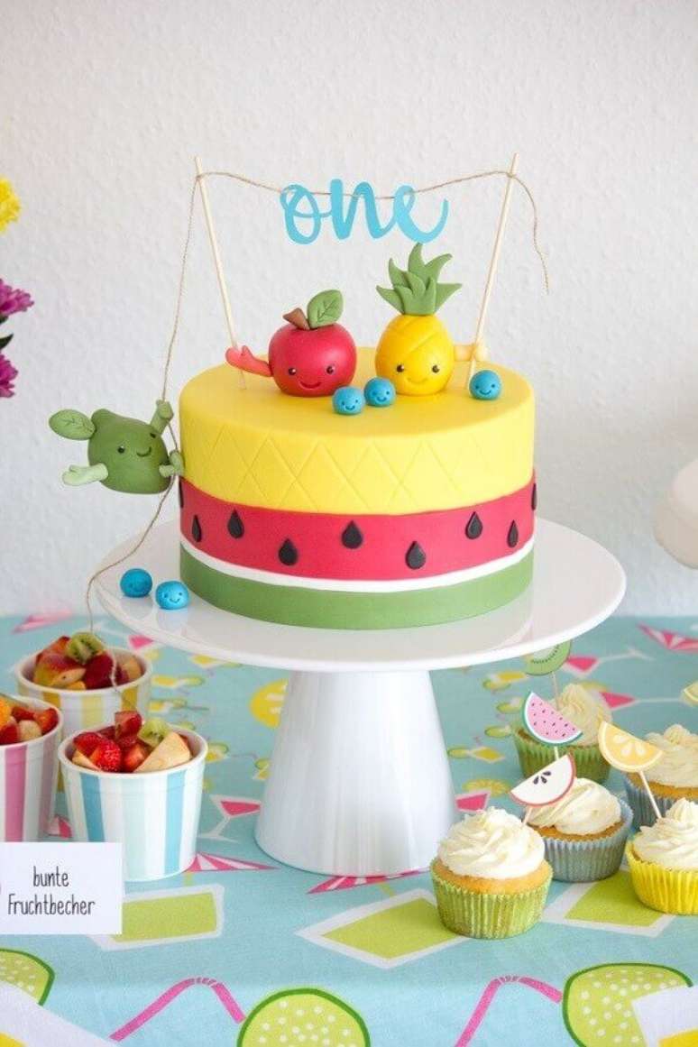15. Divertido bolo tropical para festa tropical infantil – Foto: Pinterest