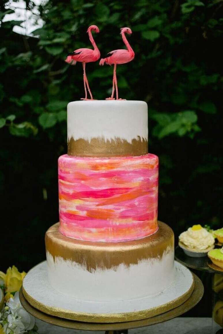 31. Lindo bolo de três andares para festa flamingo tropical – Foto: Pinterest