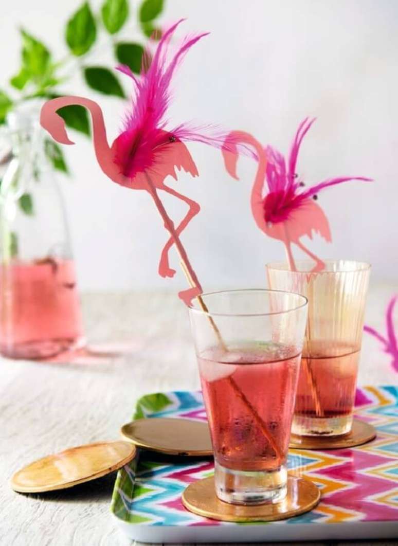 45. Copos com canudos decorados para festa flamingo tropical – Foto: Imgrum