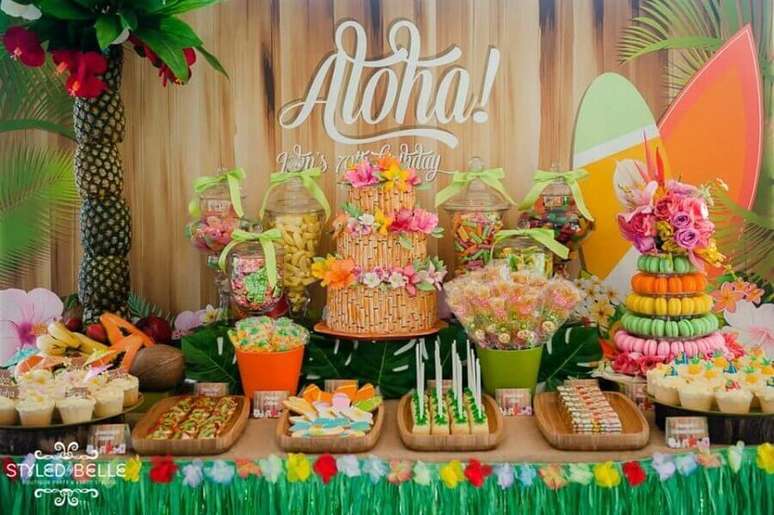 78. Decoração rústica para mesa de festa tropical – Foto: Pinterest