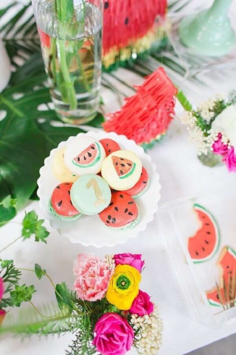 85. Lindos doces decorados para festa tropical – Foto: Pinterest