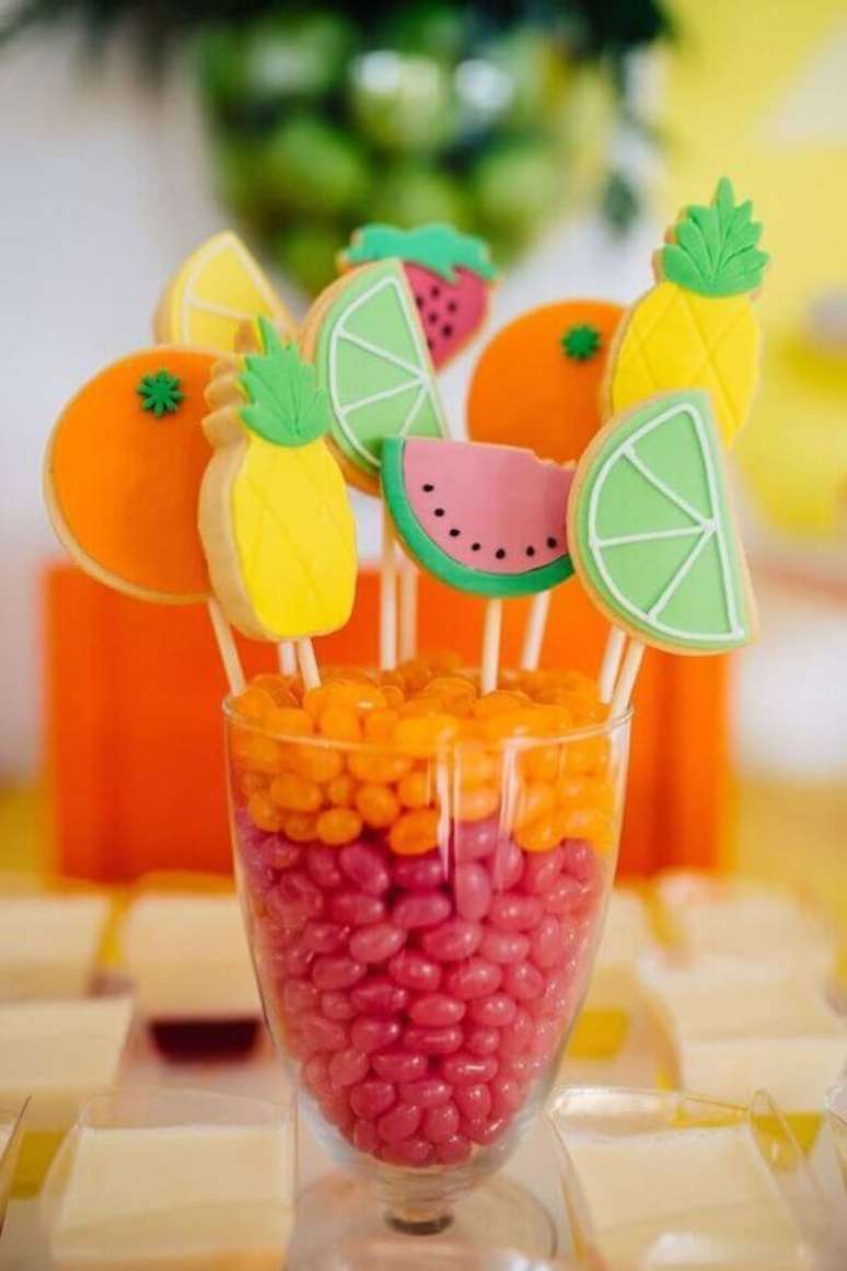 86. Doces em formatos de frutas também são sempre estão presentes nas festas tropicais – Foto: Pinterest
