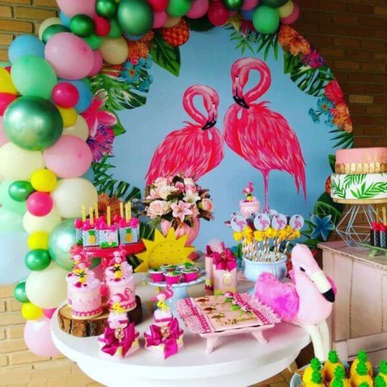 111. Festa Tropical com decoração de flamingo – Via: Lilica Pereira Decor