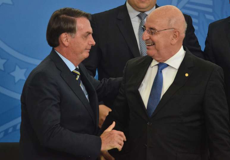Osmar Terra nega convite de Bolsonaro para assumir Ministério da Saúde