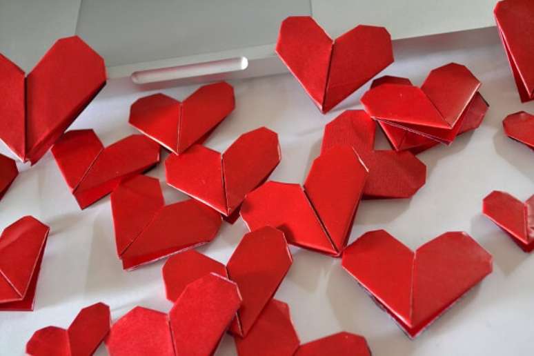 28. Corações vermelhos de origami fácil – Foto: Via Pinterest