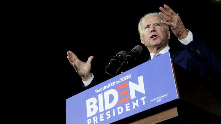 Com a desistência de Sanders, Biden (foto) deve ser o candidato democrata a enfrentar Trump nas urnas