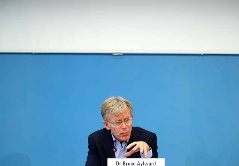 Bruce Aylward, da OMS, durante entrevista coletiva em Genebra
25/02/2020 REUTERS/Denis Balibouse