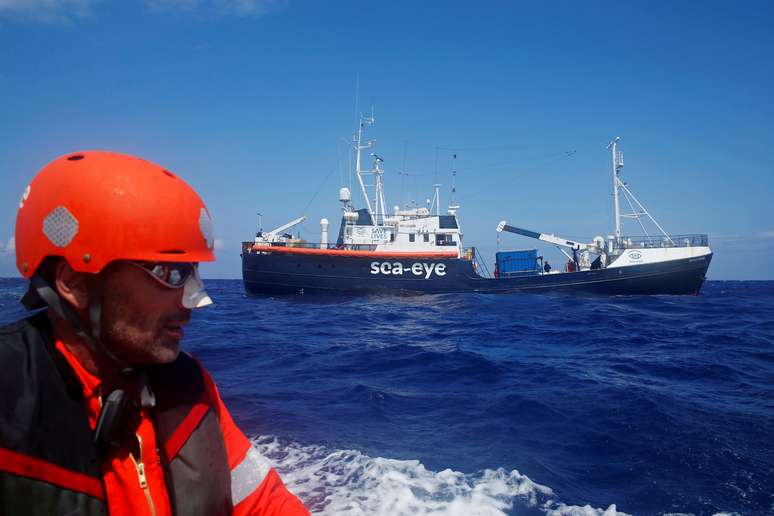 Navio Alan Kurdi, da ONG alemã Sea Eye, no Mar Mediterrâneo
29/08/2019 REUTERS/Darrin Zammit Lupi