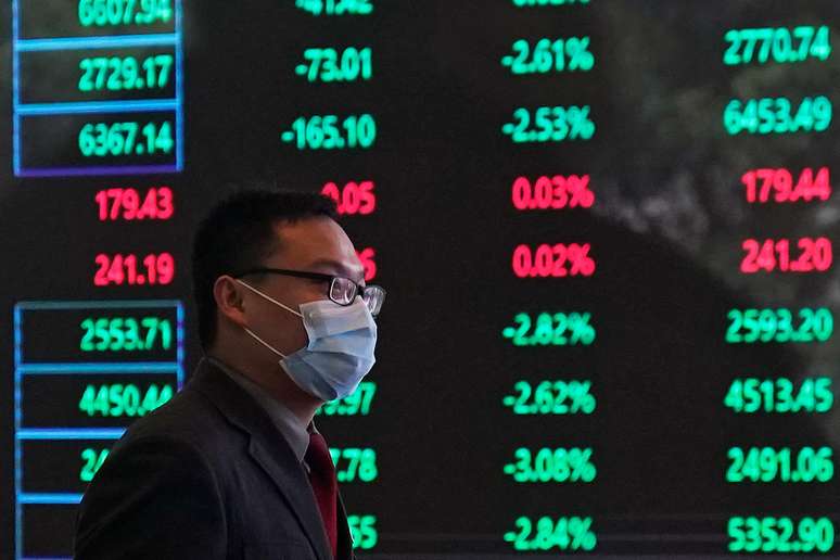 Painel na bolsa de valores de Xangai, China 
18/02/2020
REUTERS/Aly Song