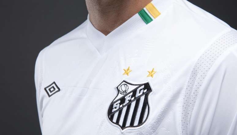 Somadas as três passagens da Umbro pelo Santos, a empresa forneceu material ao clube durante (Santos/Umbro)