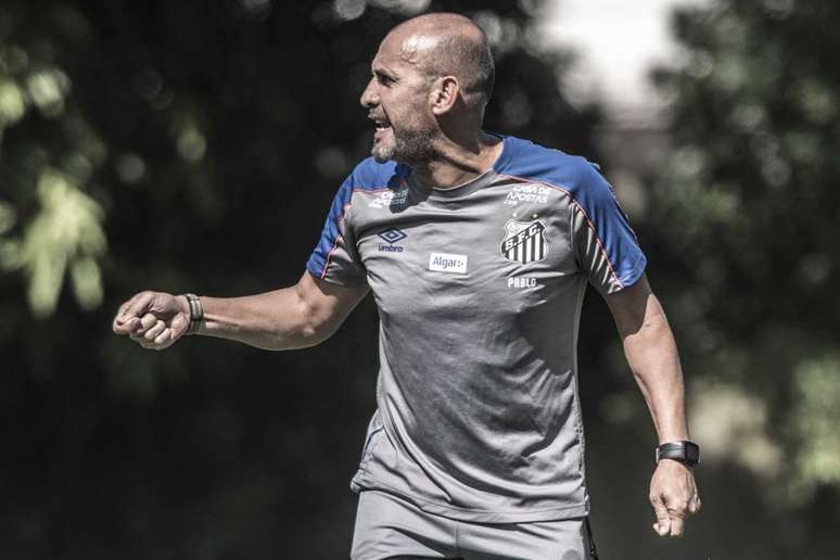 Pablo Fernandez fez parte da equipe de Jorge Sampaoli em 2019 (Divulgação/Santos FC)