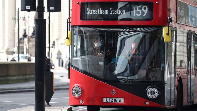 O uso de ônibus em Londres caiu 85% com a pandemia