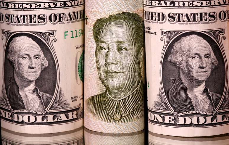 Notas de iuan chinês e dólar
10/02/2020
REUTERS/Dado Ruvic